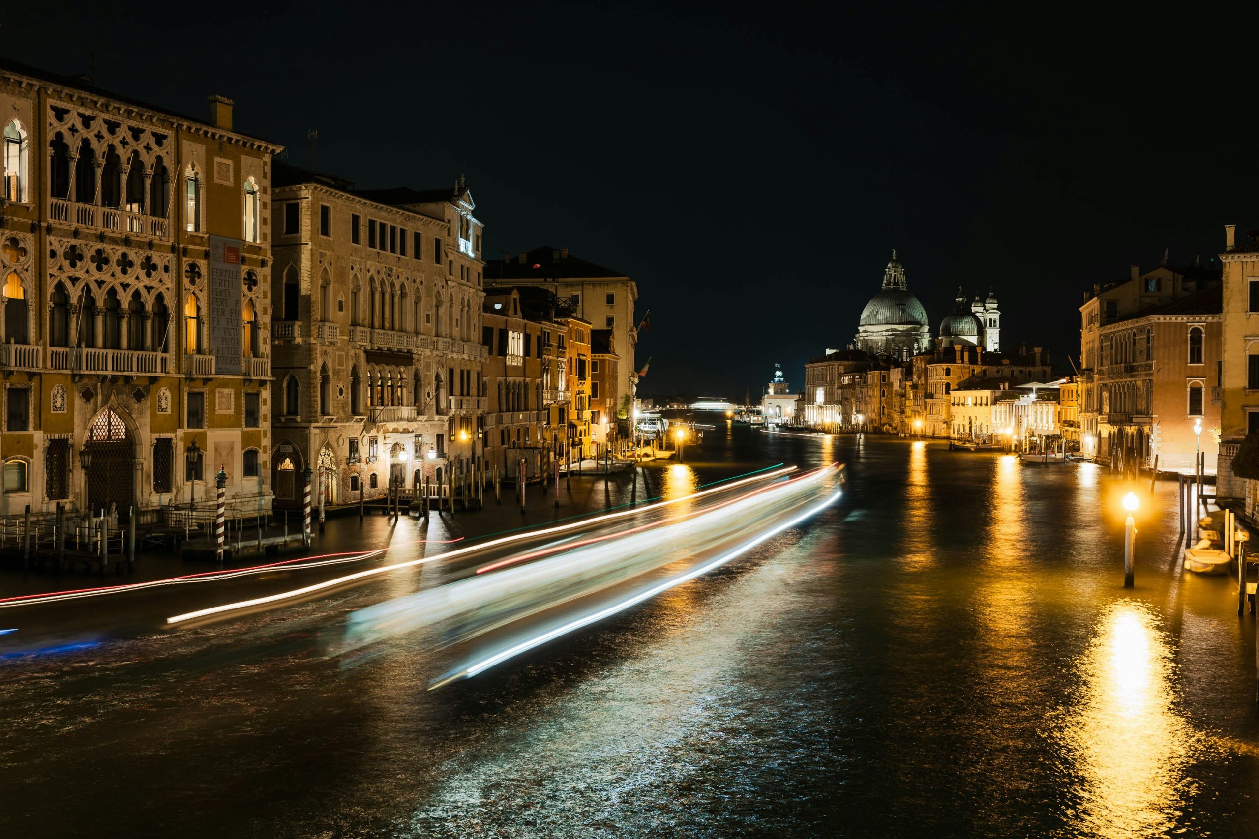 Dalla protezione all’innovazione: gli investimenti nelle infrastrutture e i piani di rilancio sostenibile per Venezia nell’era del MOSE