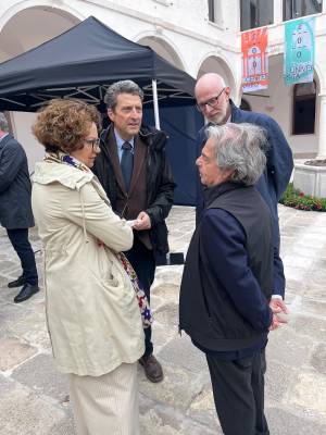 iuav-venezia-inaugurazione-convento-terese-autorita-colloquio-cortile-2026