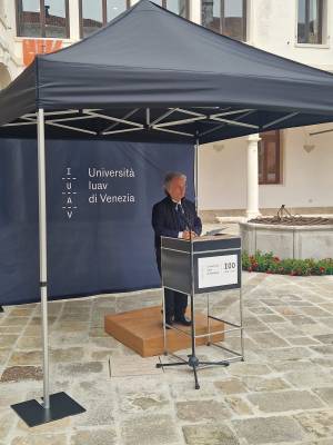 iuav-venezia-inaugurazione-convento-terese-intervento-podio-chiostro-2026