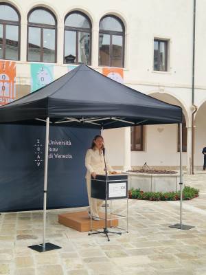 iuav-venezia-inaugurazione-convento-terese-intervento-podio-chiostro-2026