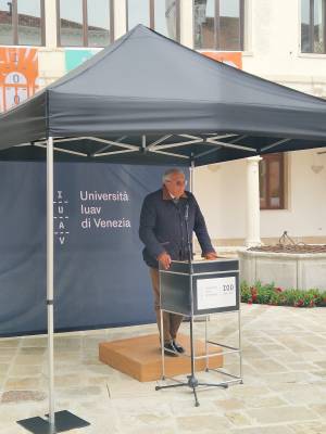 iuav-venezia-inaugurazione-convento-terese-intervento-podio-chiostro-2026