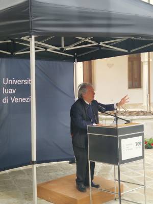 iuav-venezia-inaugurazione-convento-terese-intervento-podio-chiostro-2026